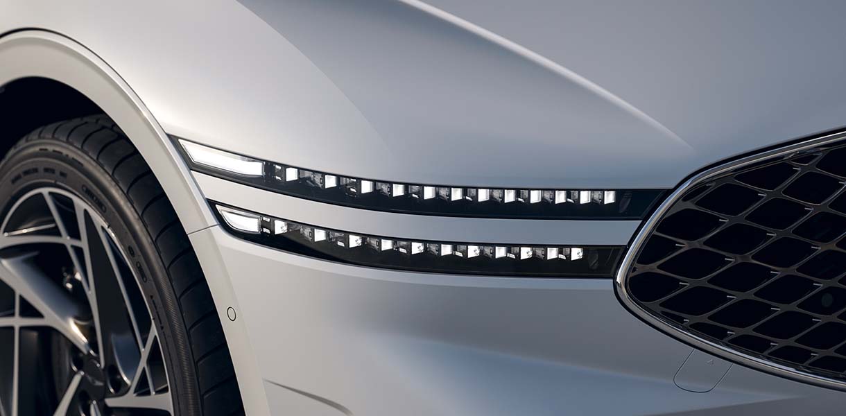 Genesis G90 Two-Line Headlamps