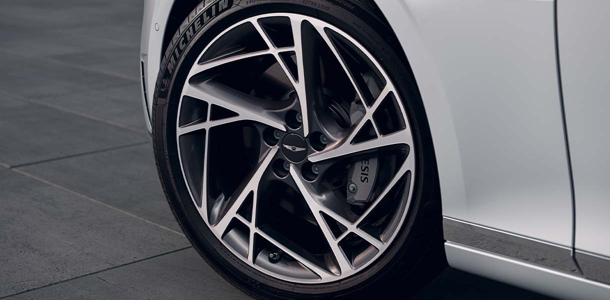 Genesis G90 20-inch Wheel & Micheline Tires