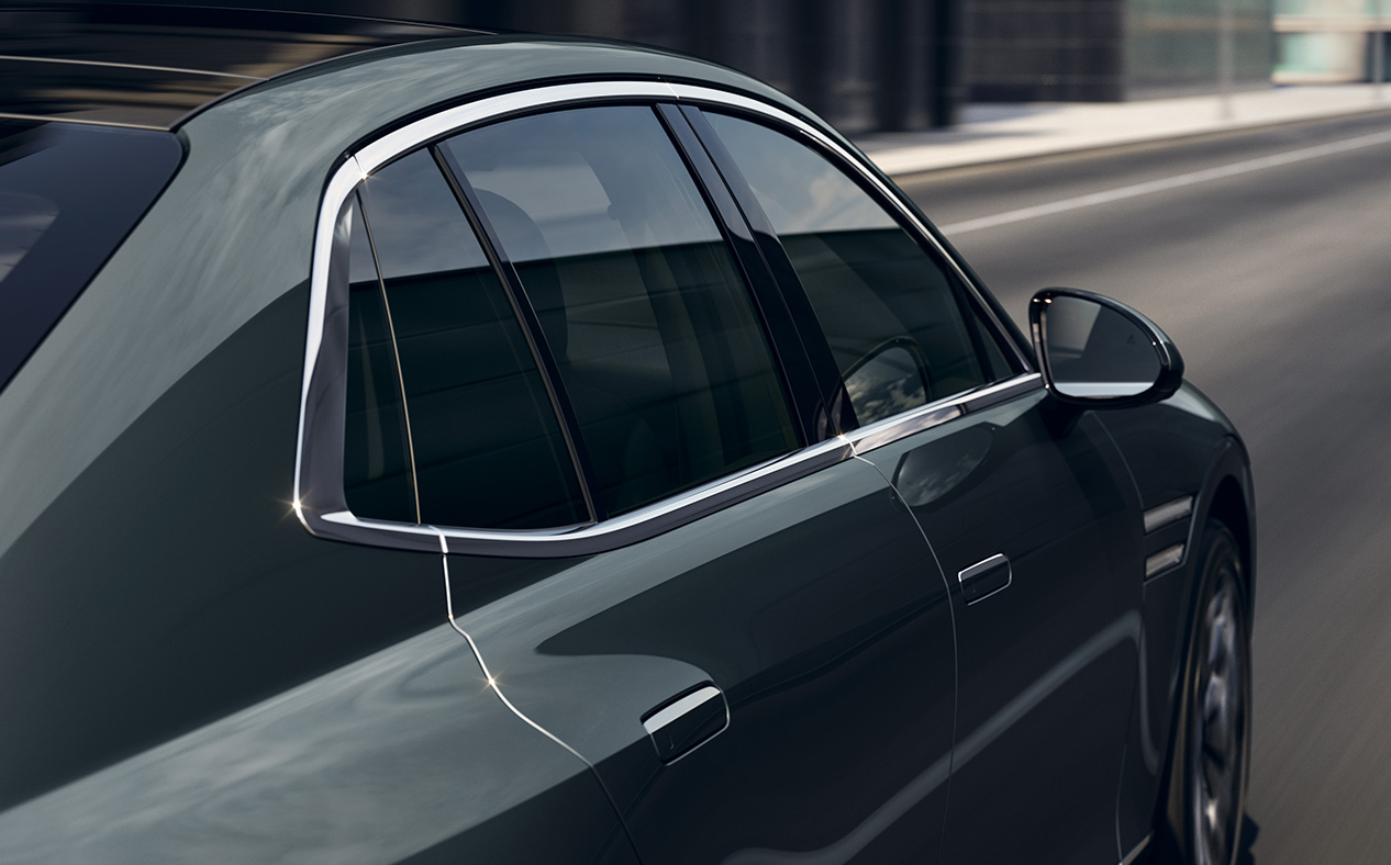 The side of Hallasan Green G90 while driving.