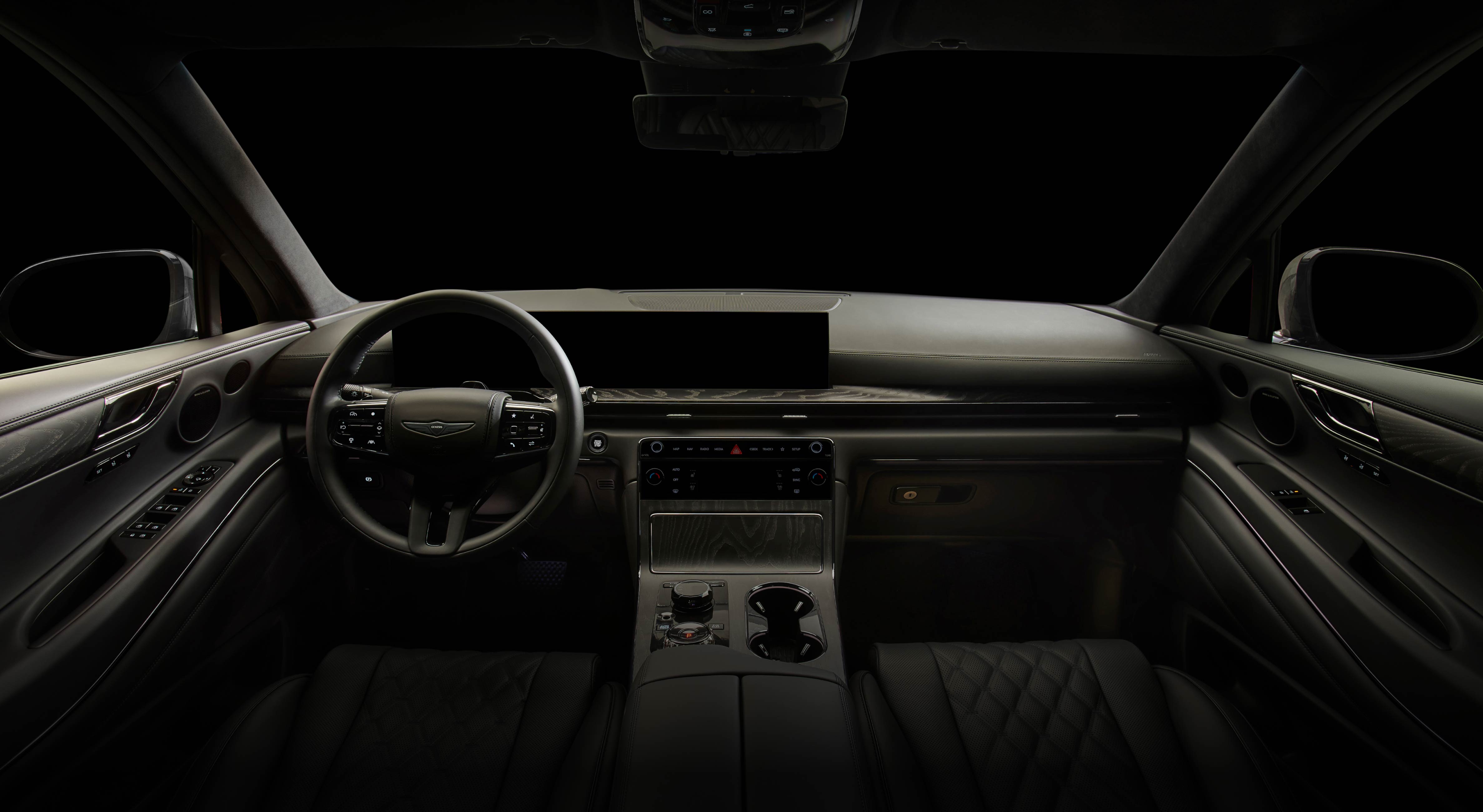A video is played, showing a slow pan from the driver’s seat to the rear seats, highlighting the interior design of the GV80 Black. Nearly every detail, including the seats, steering wheel, and center fascia, is decorated in black.