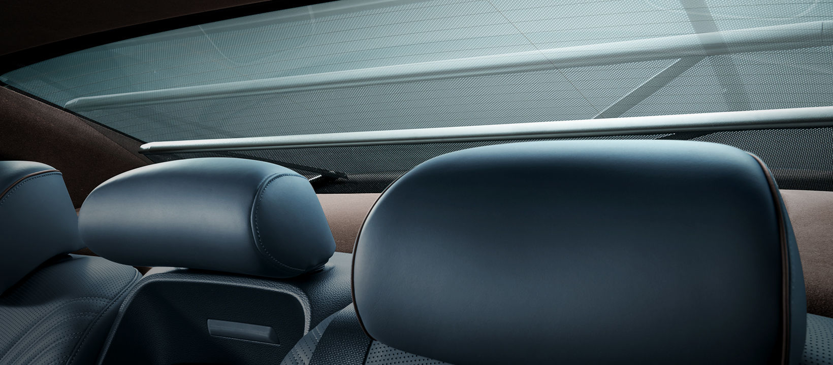 genesis-g80-technology-powered-rear-curtain-large.jpg