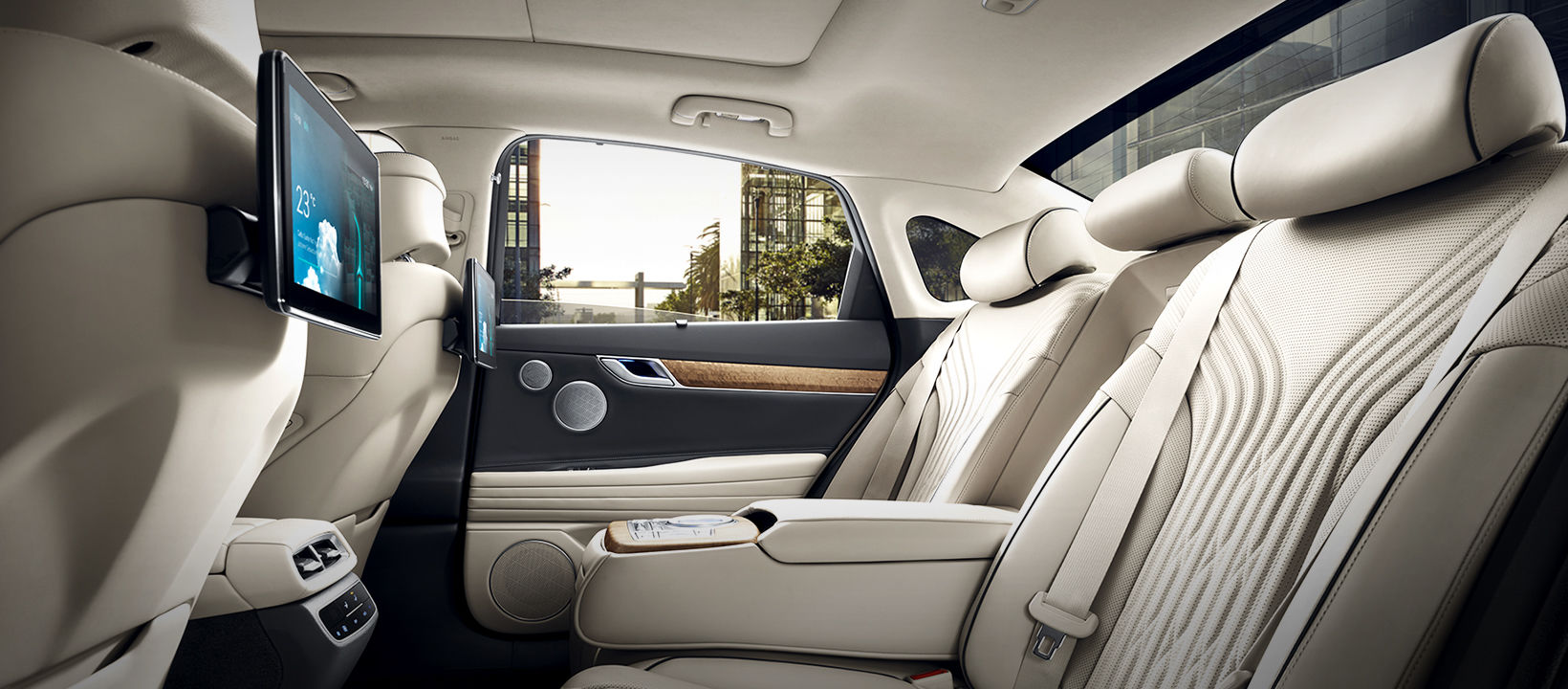 genesis-g80-technology-rear-seat-entertainment-system-large.jpg