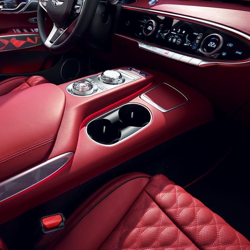 genesis-gv70-gallery-sport-interior-gallery-large-2.jpg