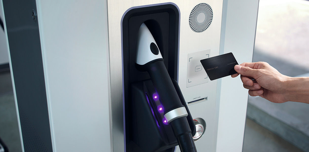 genesis-kr-charging-electrified-g80-public-charging-desktop-1220x600-en.jpg