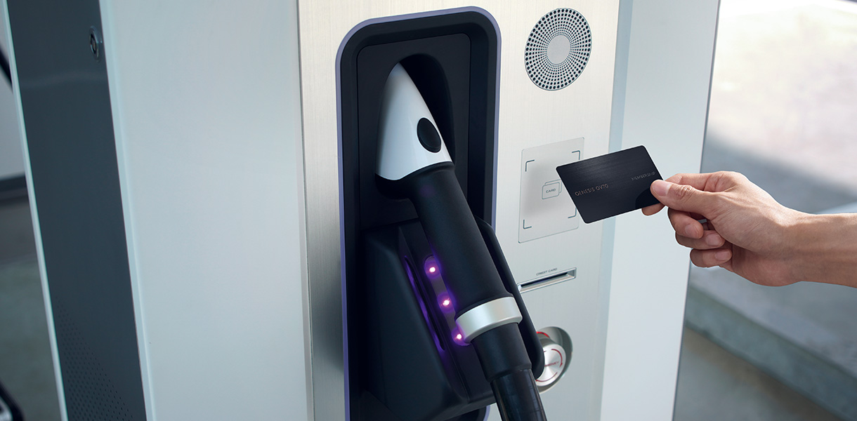  Genesis Electrified GV70 public charging station
