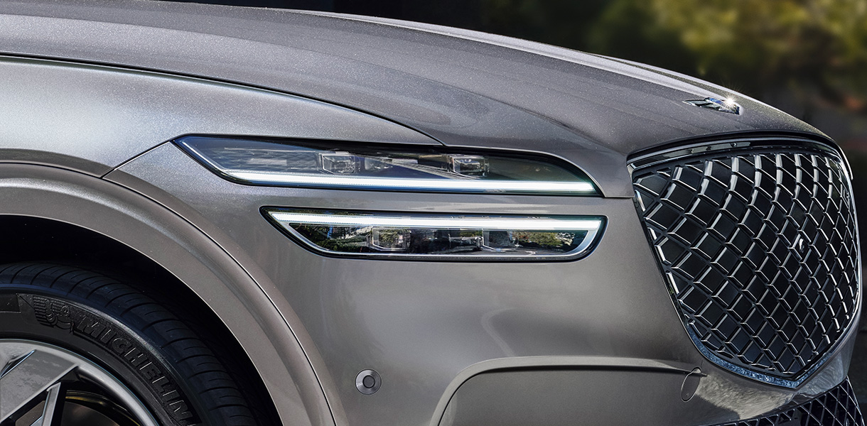 Genesis Electrified GV70 two-line quad lamps