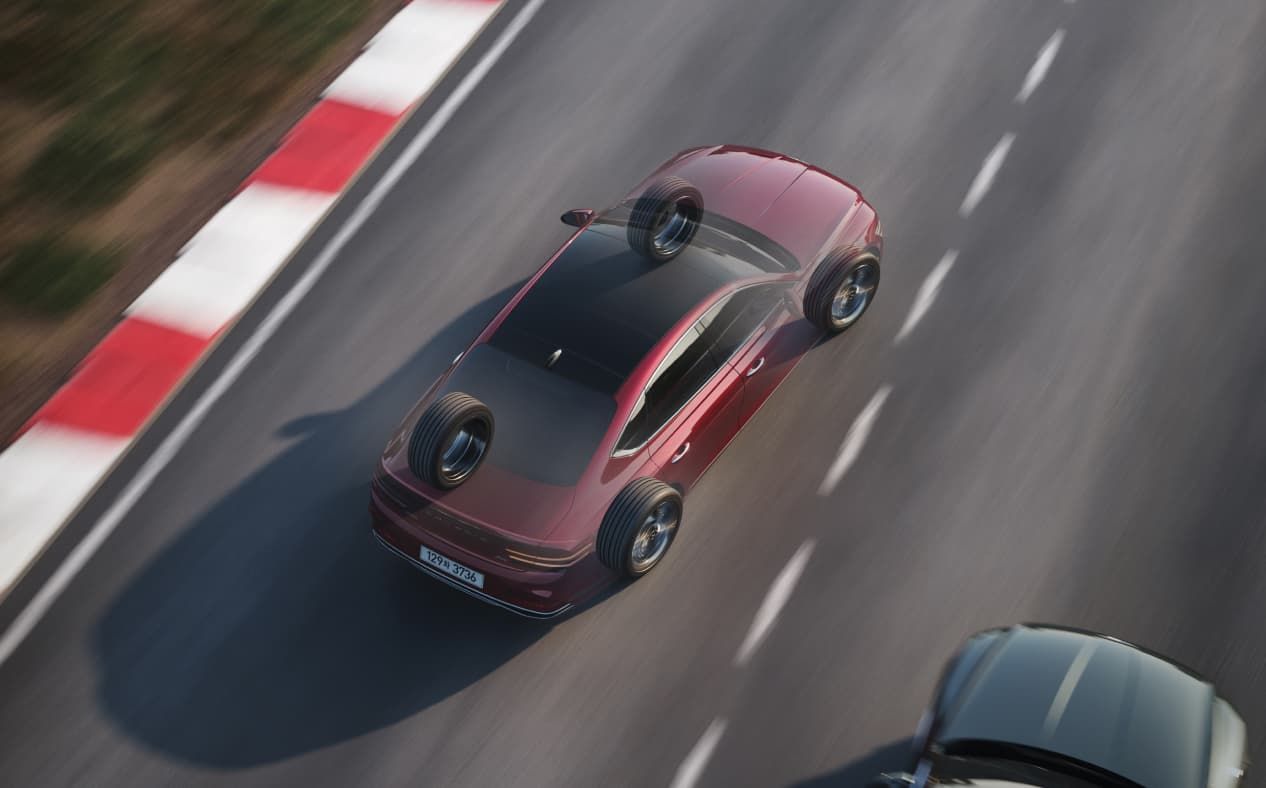 G80 driving on a curved road.