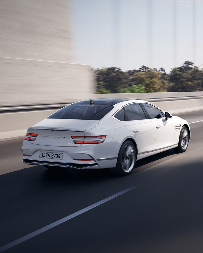 The front end of G80 driving on the highway.