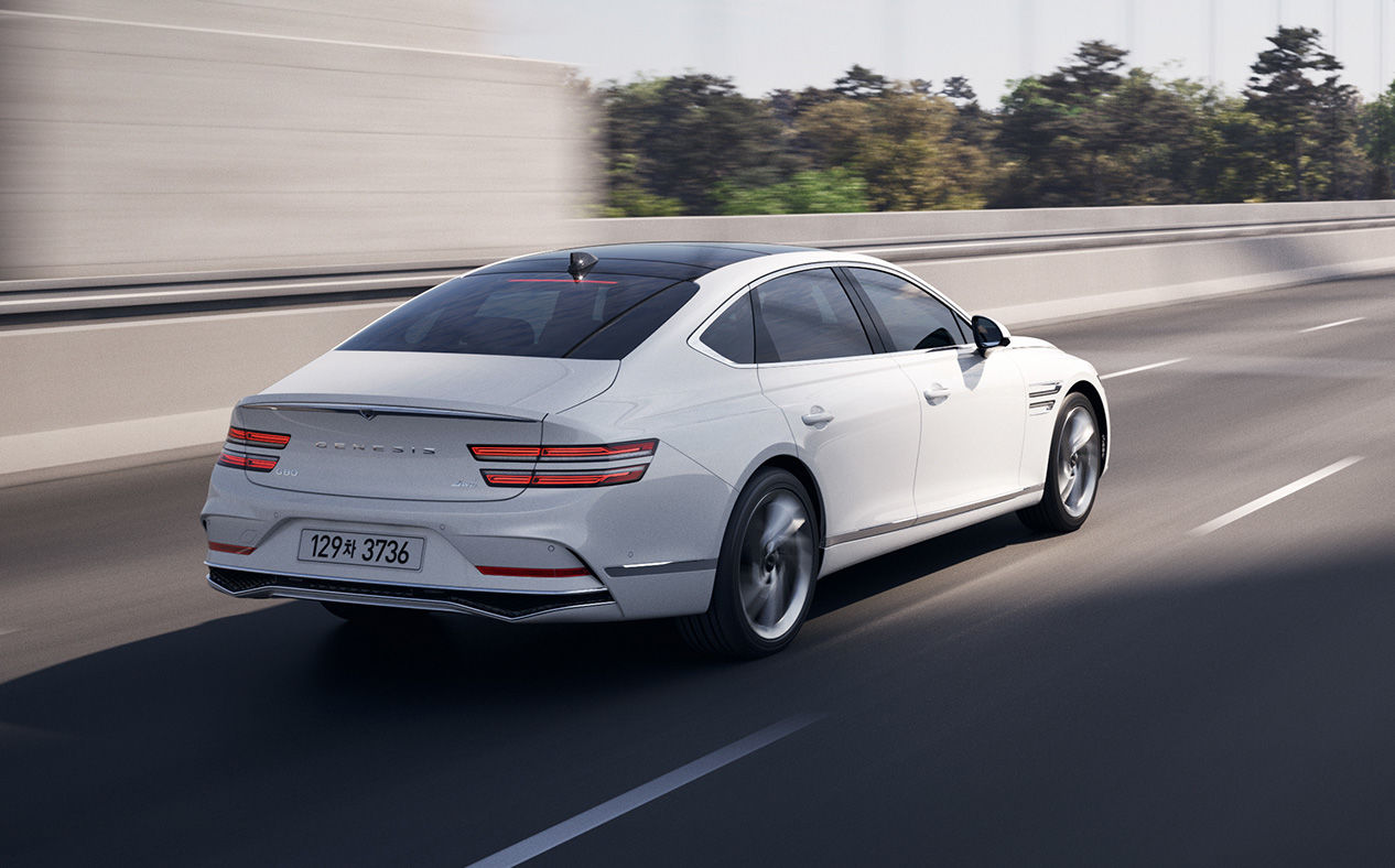 The front end of G80 driving on the highway.