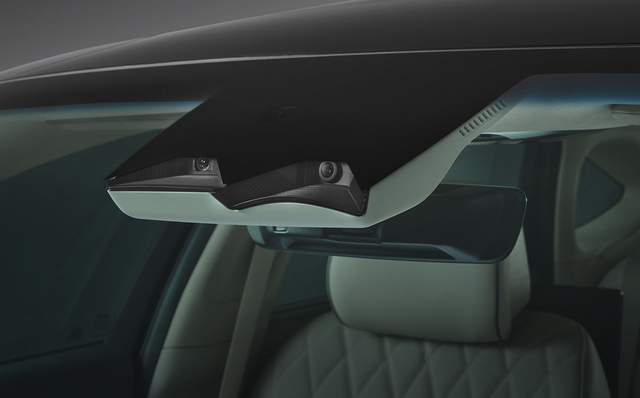 A close-up of the built in cam inside G80.