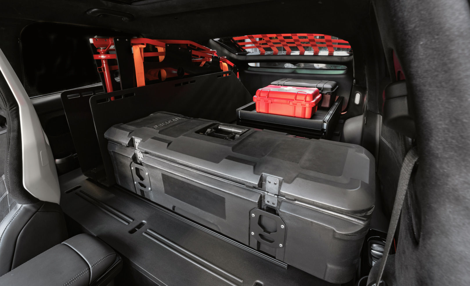 It shows the rear space of the GV60 MIV, which houses red emergency supplies and emergency equipment to highlight practical durability.
